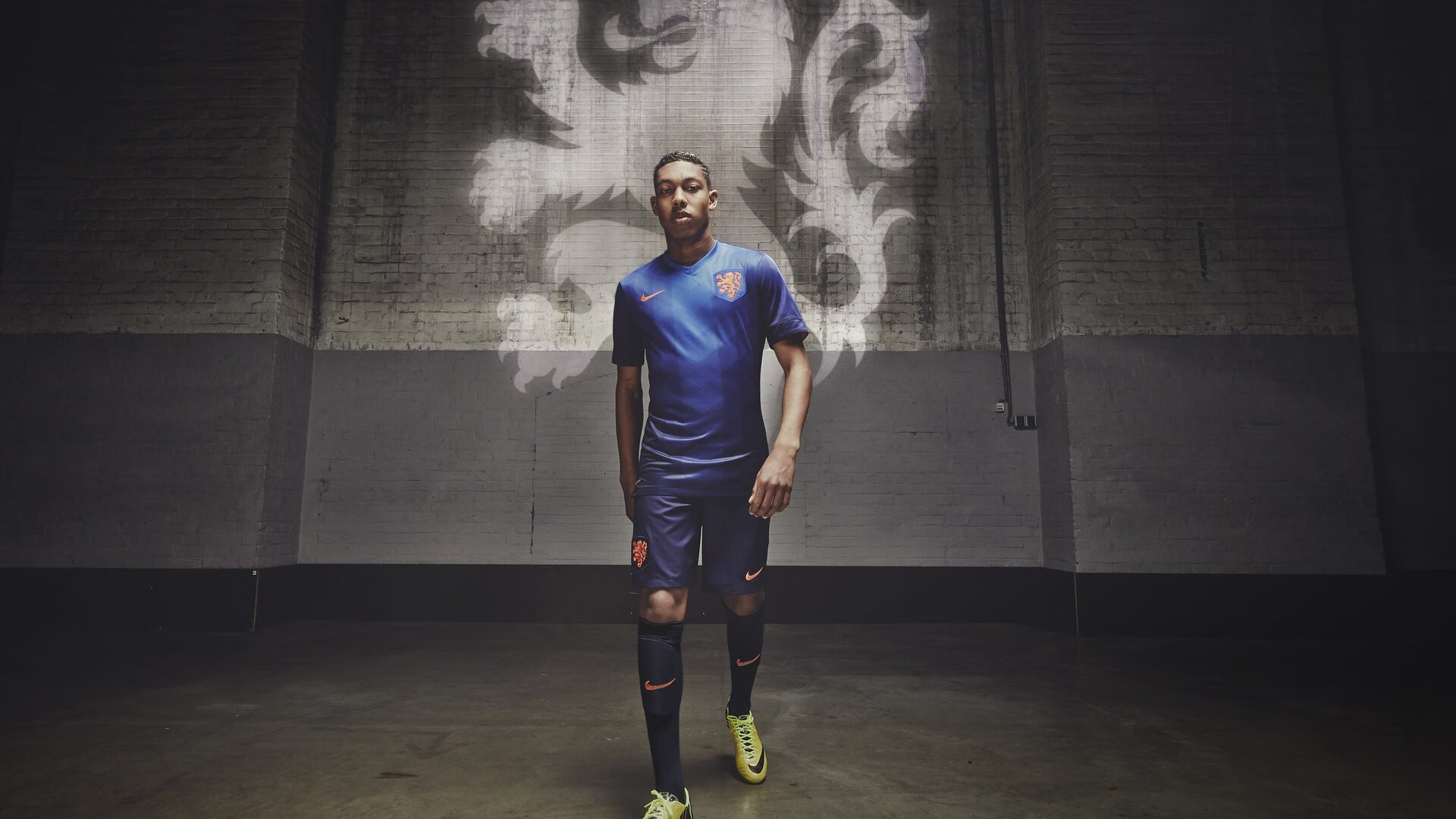 曼城继续保持在欧冠的统治地位,球员状态火热,曼城几座欧冠